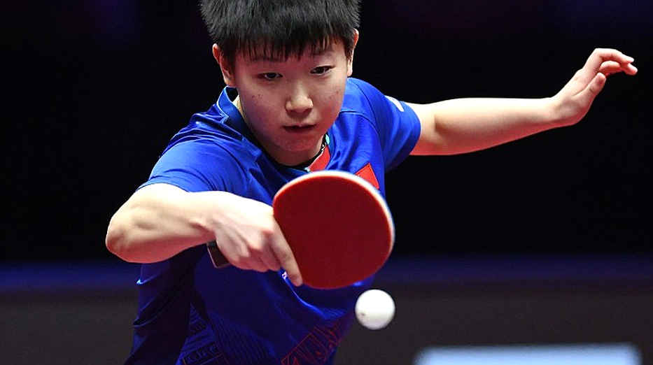 Sơ đồ ba trung vệ ở V-League: Bước lùi được tô vẽ thành bước tiến