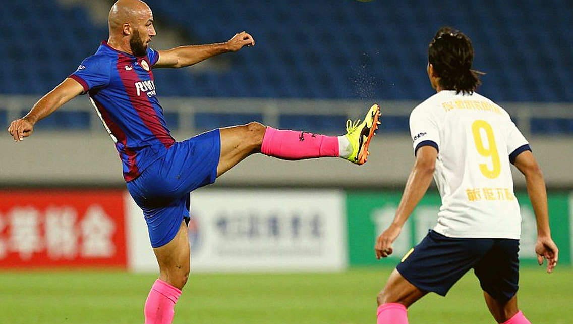 Bốn suất ngoại binh trên sân: V.League đang mua sự hấp dẫn bằng hóa đơn lương