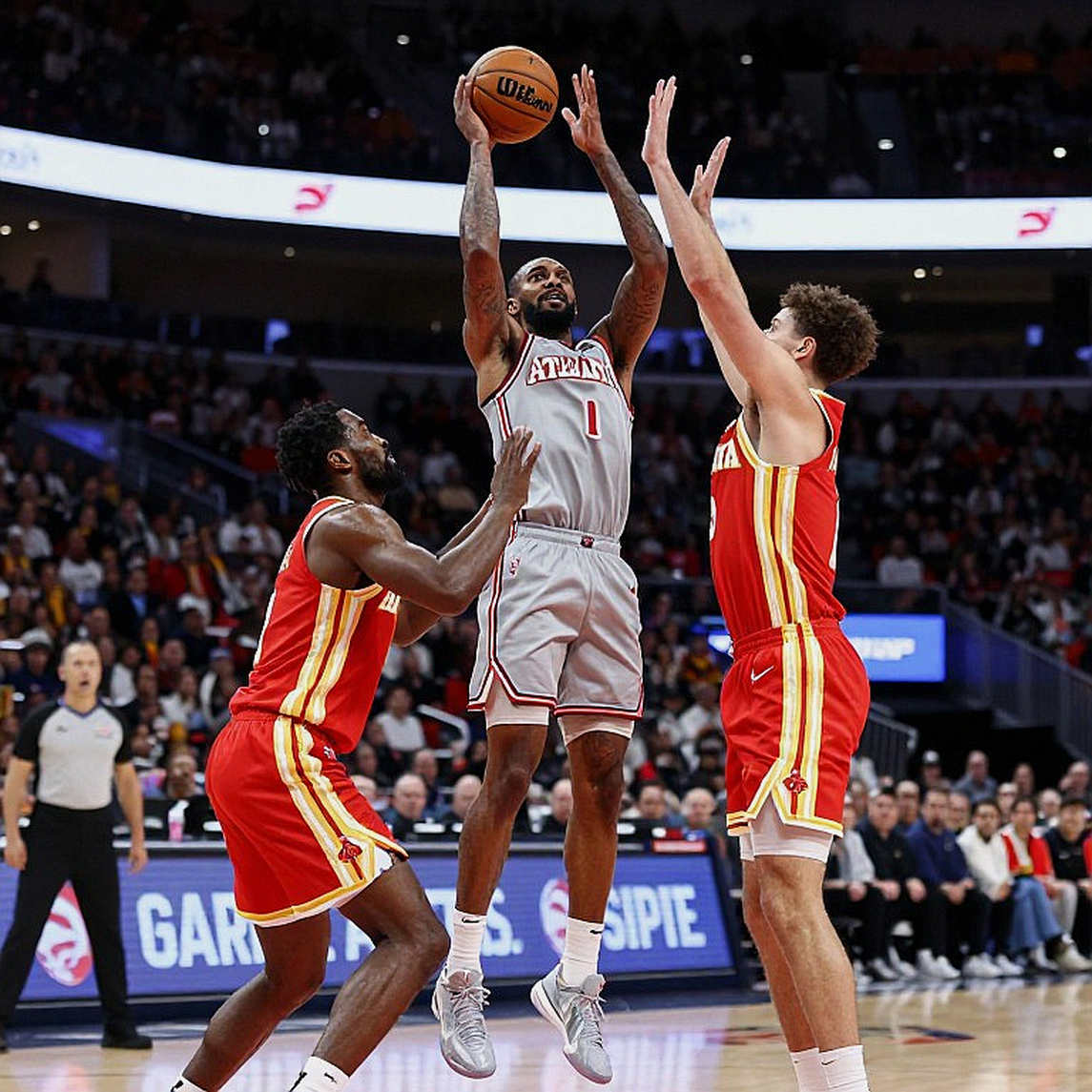 EuroLeague khóa 13 chủ sở hữu trong 10 năm, để ngỏ cửa cho NBA bằng một khoản phí không ai định được