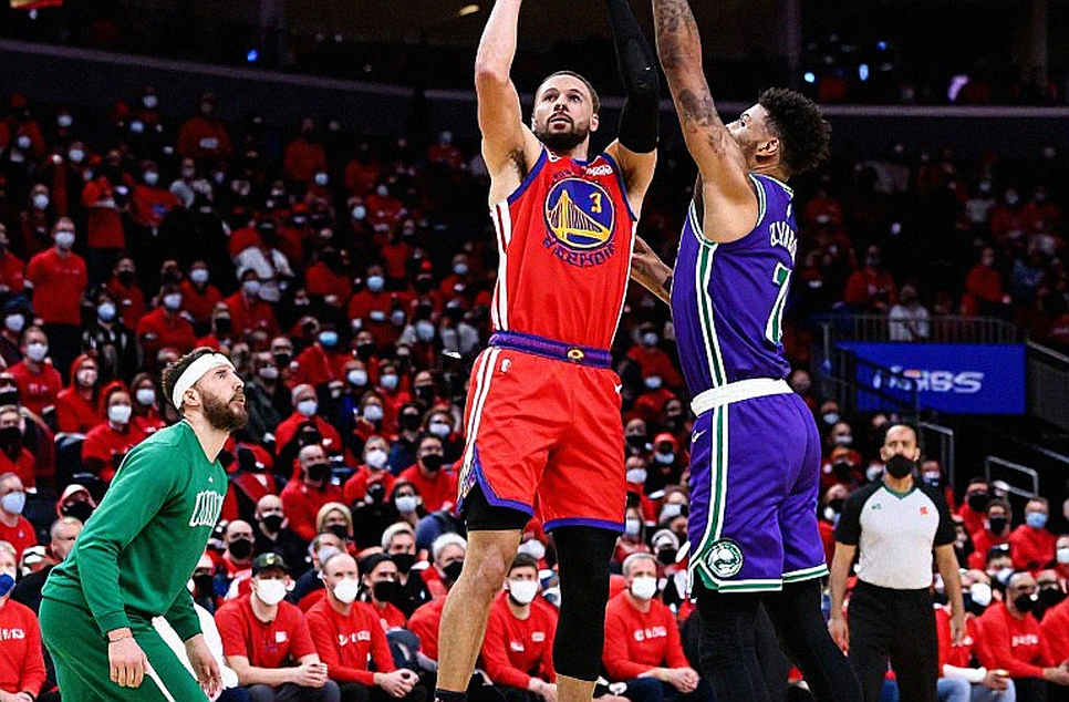 Mike James và cú ngoặt im lặng: Khi một ngôi sao 36 tuổi nói 'tôi từng là người của Barcelona'