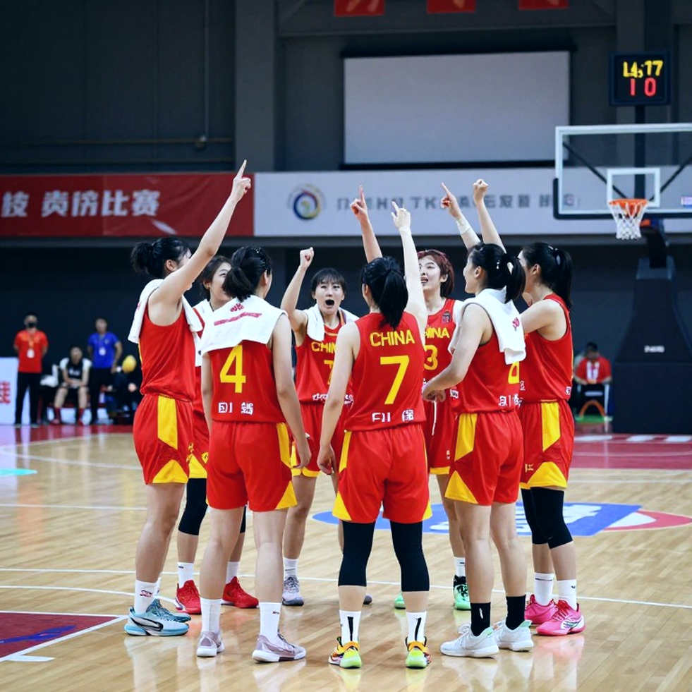 Lyon, DAZN và chiếc đồng hồ lệch nhịp: bên trong kỳ chuyển nhượng nơi tiền không còn là tín hiệu