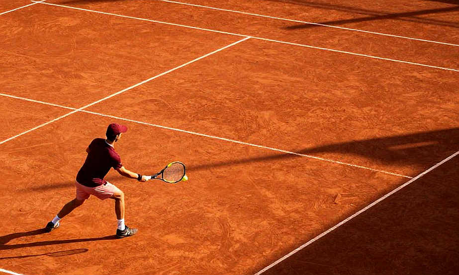 When All Tennis Players Play Alike: The Silent Data of Modern Tennis Homogenization When All Tennis Players Play Alike: The Silent Data of Modern Tennis Homogenization