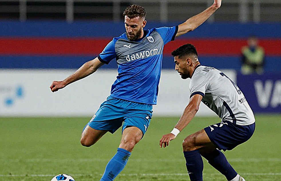 Orkun Kökçü and the Big-Toe Fissure: The Rhythm of a Captain Not Yet Broken Orkun Kökçü and the Big-Toe Fissure: The Rhythm of a Captain Not Yet Broken